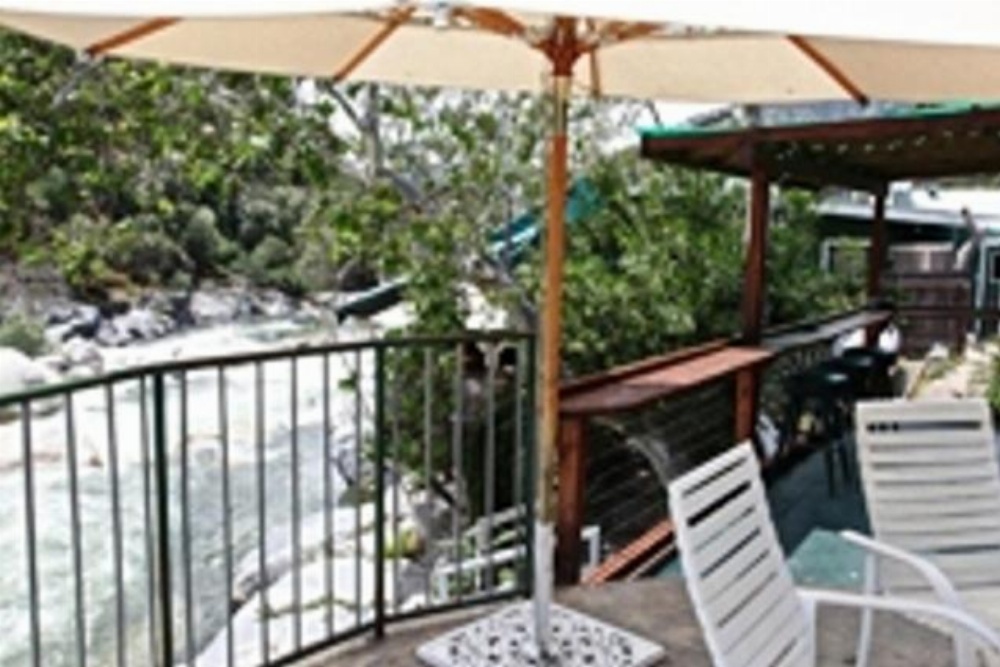 The Gateway Restaurant & Lodge