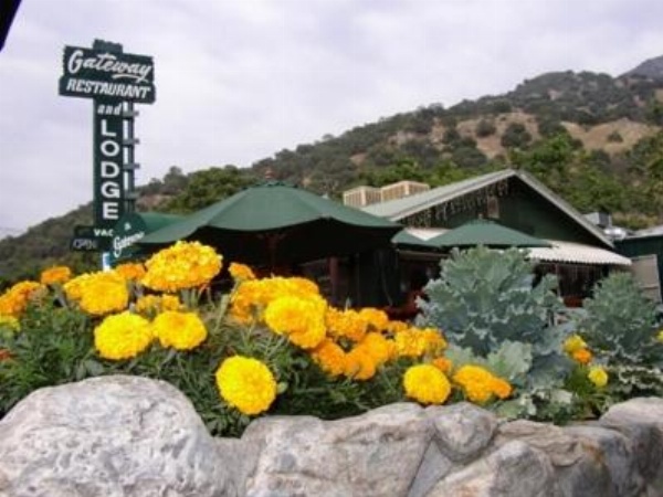 The Gateway Restaurant & Lodge image 17