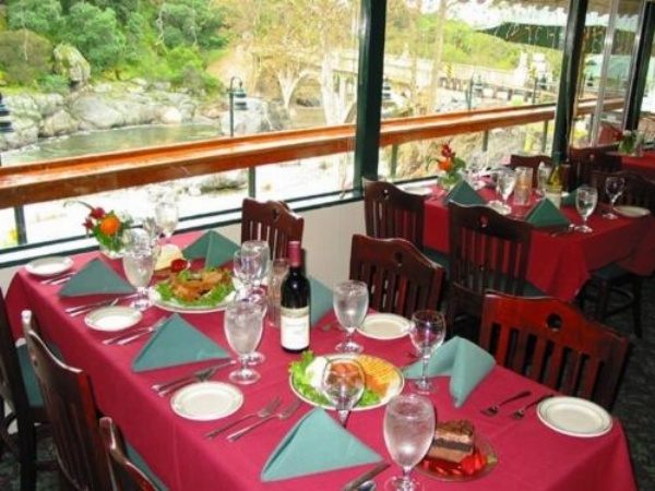 The Gateway Restaurant & Lodge image 2